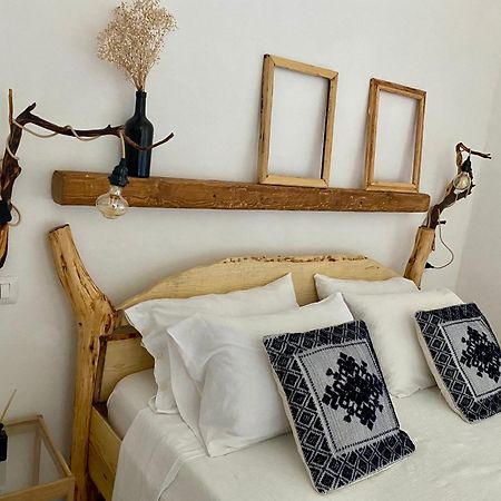 I Ginepri Bed & Breakfast Теулада Екстериор снимка